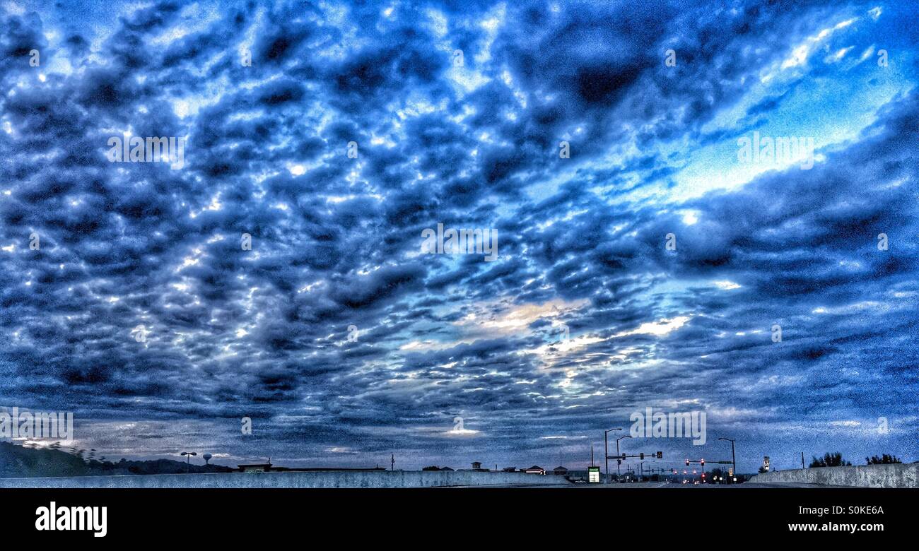 Blauen Wolkenhimmel Stockfoto