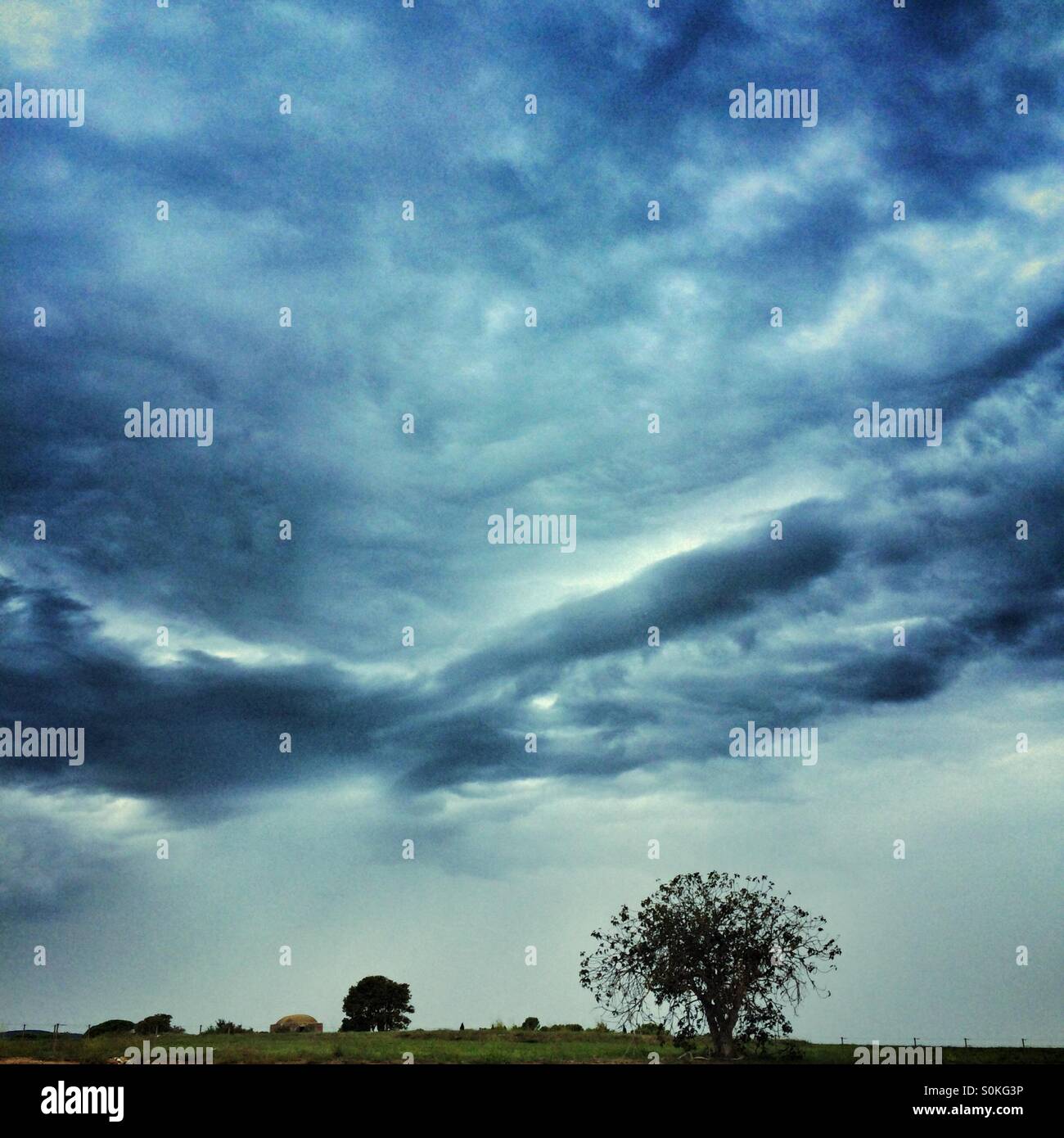 Dunkle Vorahnung Wolken. Stockfoto