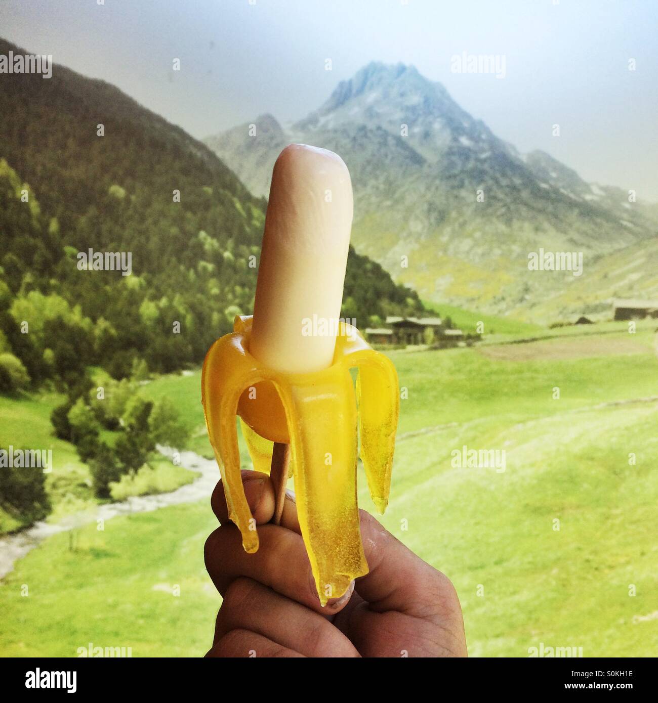 Ein Eis wie eine Banane geformt Stockfoto