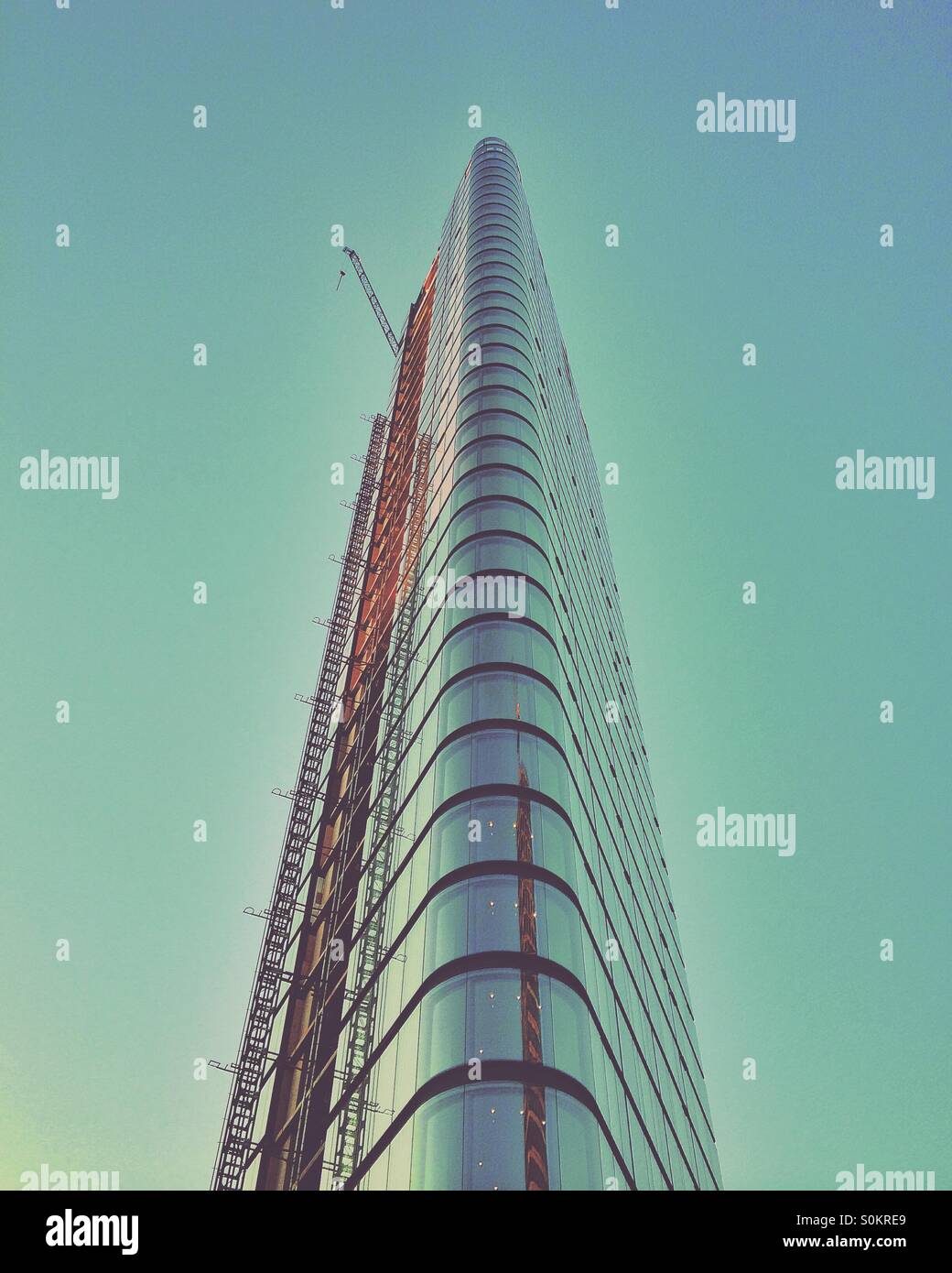 Ein neues Appartementhaus auf City Road, London - Smartphone-aufgenommenes Stockfoto