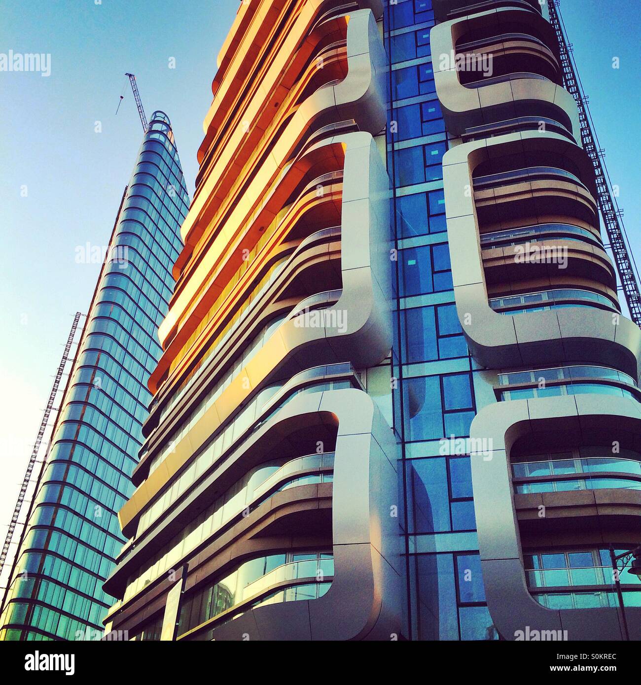 Neue Luxus-Wohnung Blöcke auf City Road, Islington, London - Smartphone-aufgenommenes Stockfoto