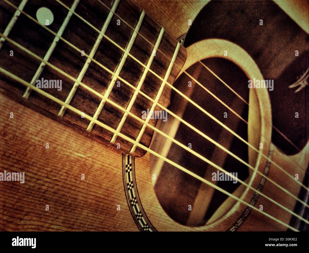 Nahaufnahme einer Gitarre. - Smartphone-aufgenommenes Stockfoto