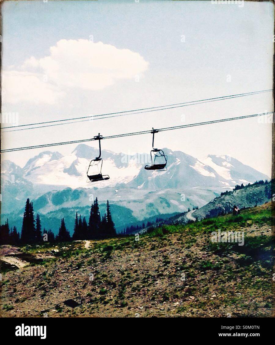 Leere Sesselbahnen im Skigebiet Whistler im Sommer Stockfoto