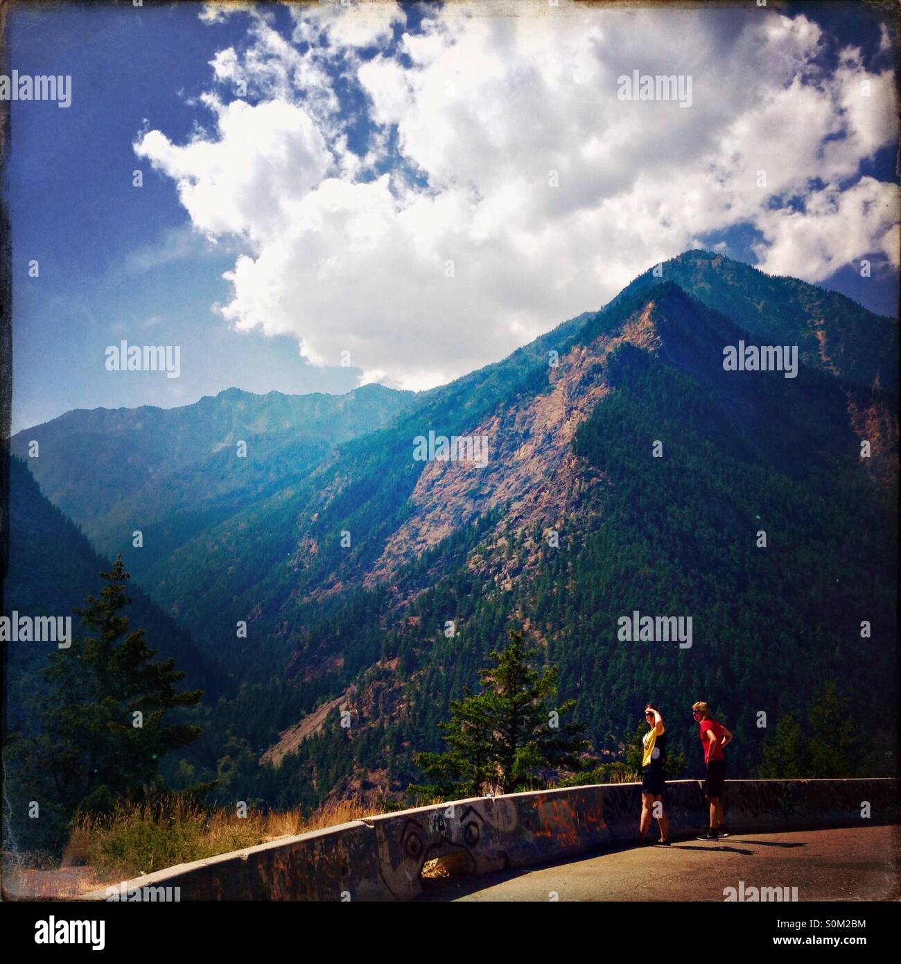 Touristen am scenic Lookout in den kanadischen Rocky Mountains in British Columbia Kanada Stockfoto