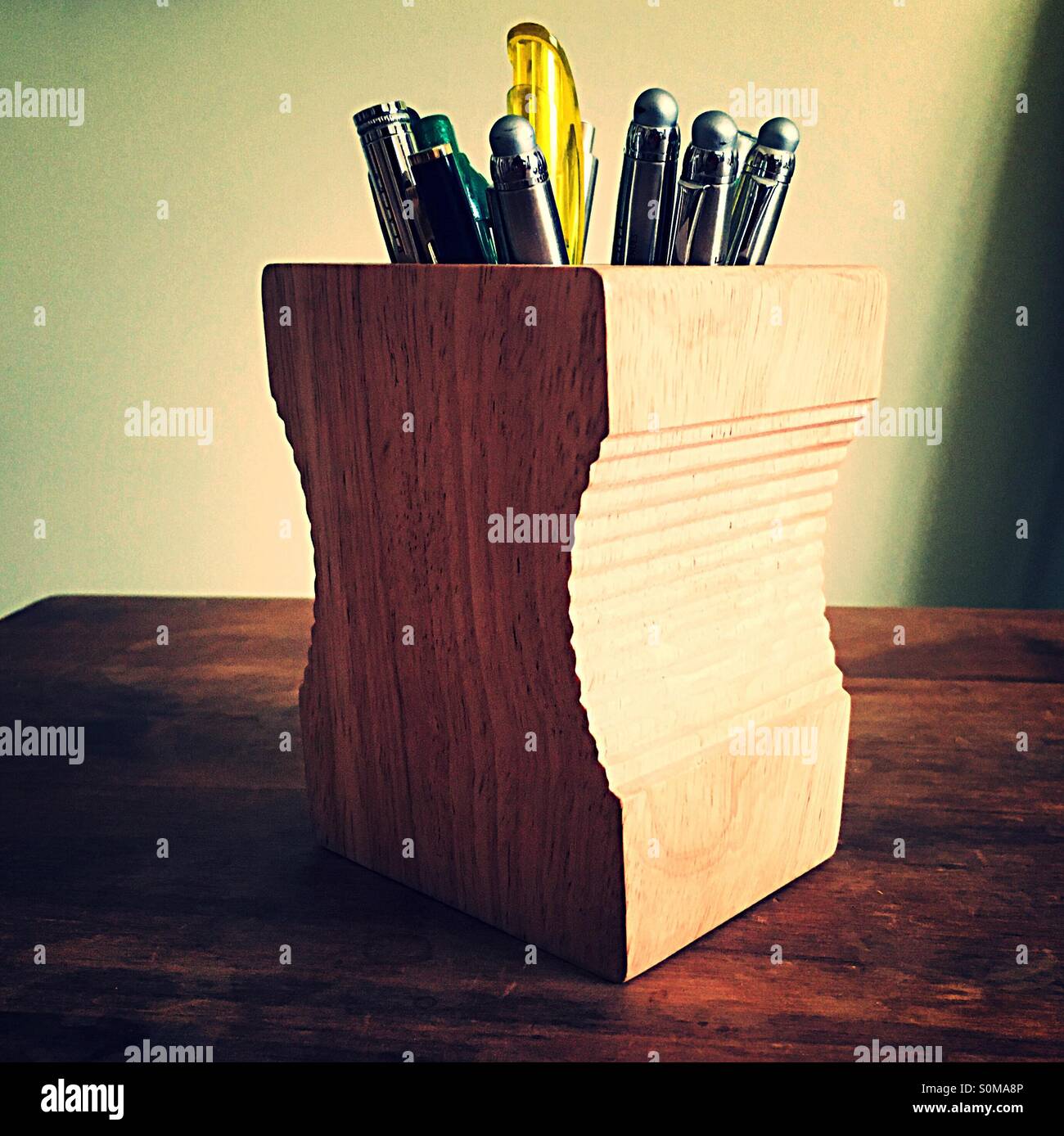 Stifthalter in Form einer Bleistiftspitzer - Smartphone-aufgenommenes Stockfoto