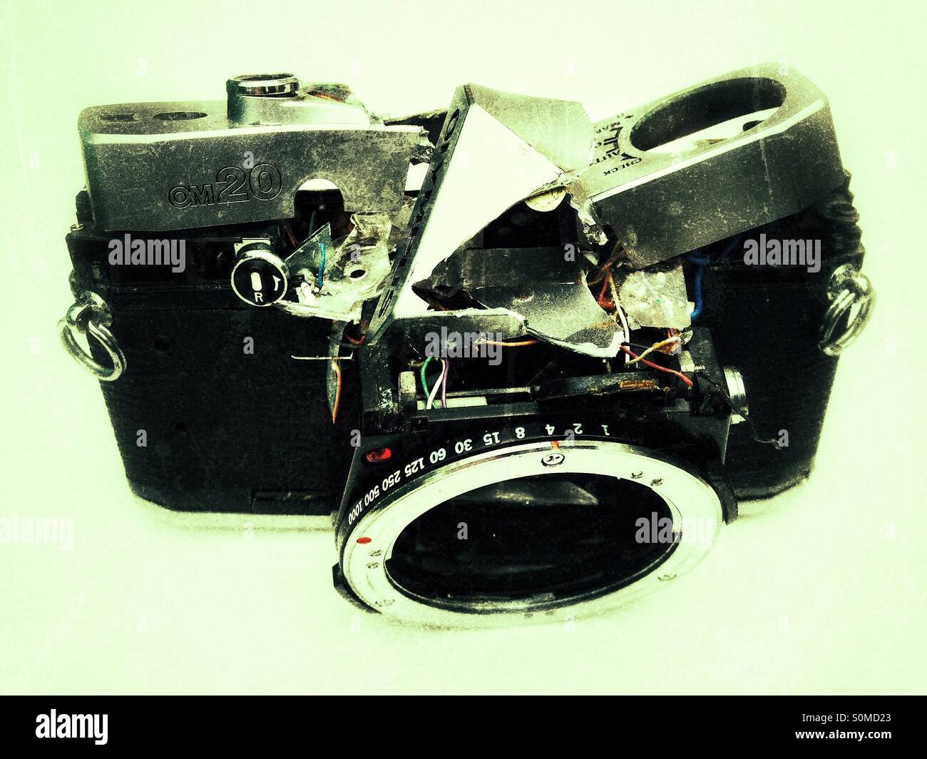 Zertrümmerte Olympus SLR Filmkamera Stockfoto