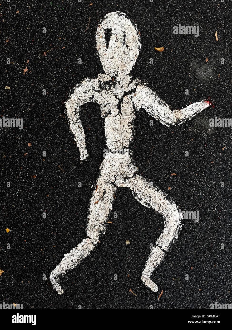 Weiße Gestalt auf die Straße gemalt. Stockfoto