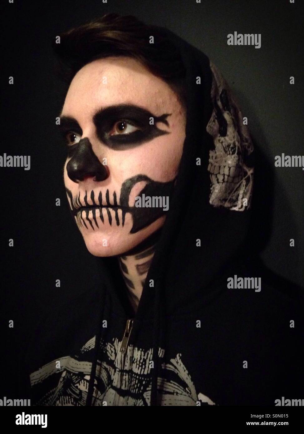 Eine Person Tragt Skelett Make Up Stockfotografie Alamy