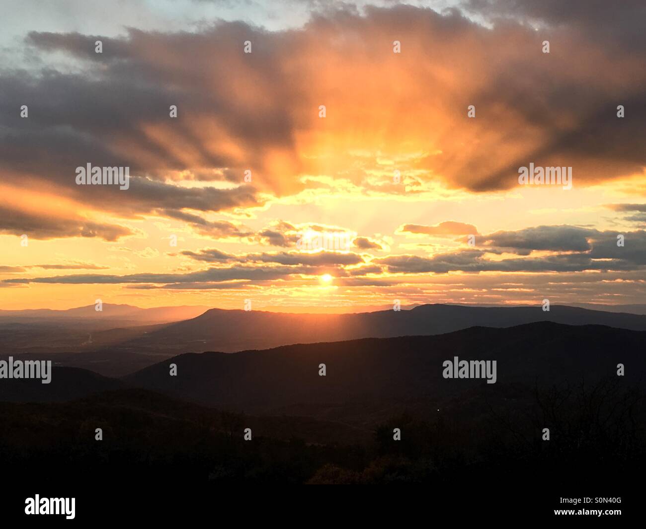 Sonnenuntergang auf der Blue Ridge Parkway in Virginia. Stockfoto