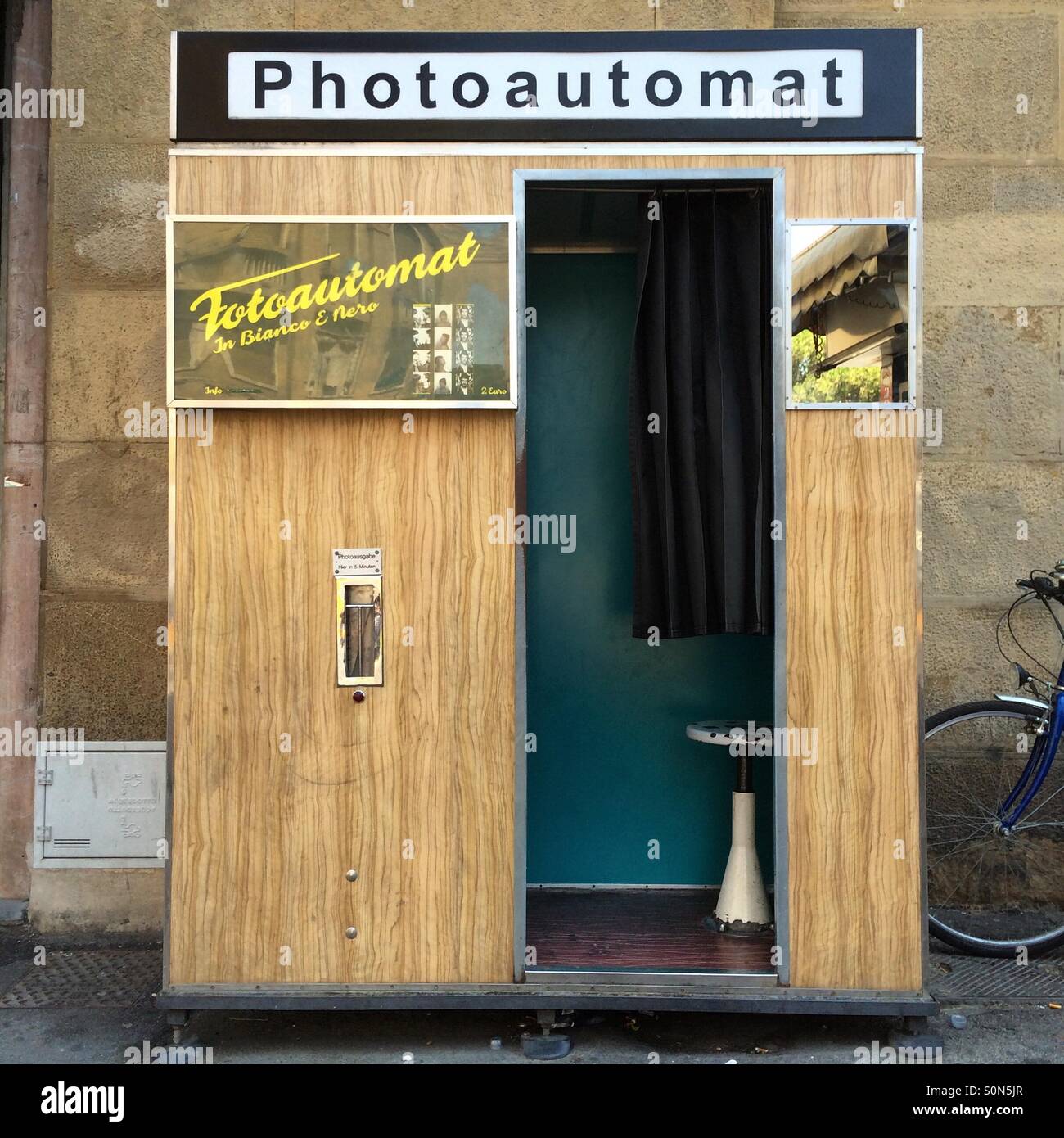 Eine alte Photoautomat Fotoautomaten in Florenz, Italien. Stockfoto