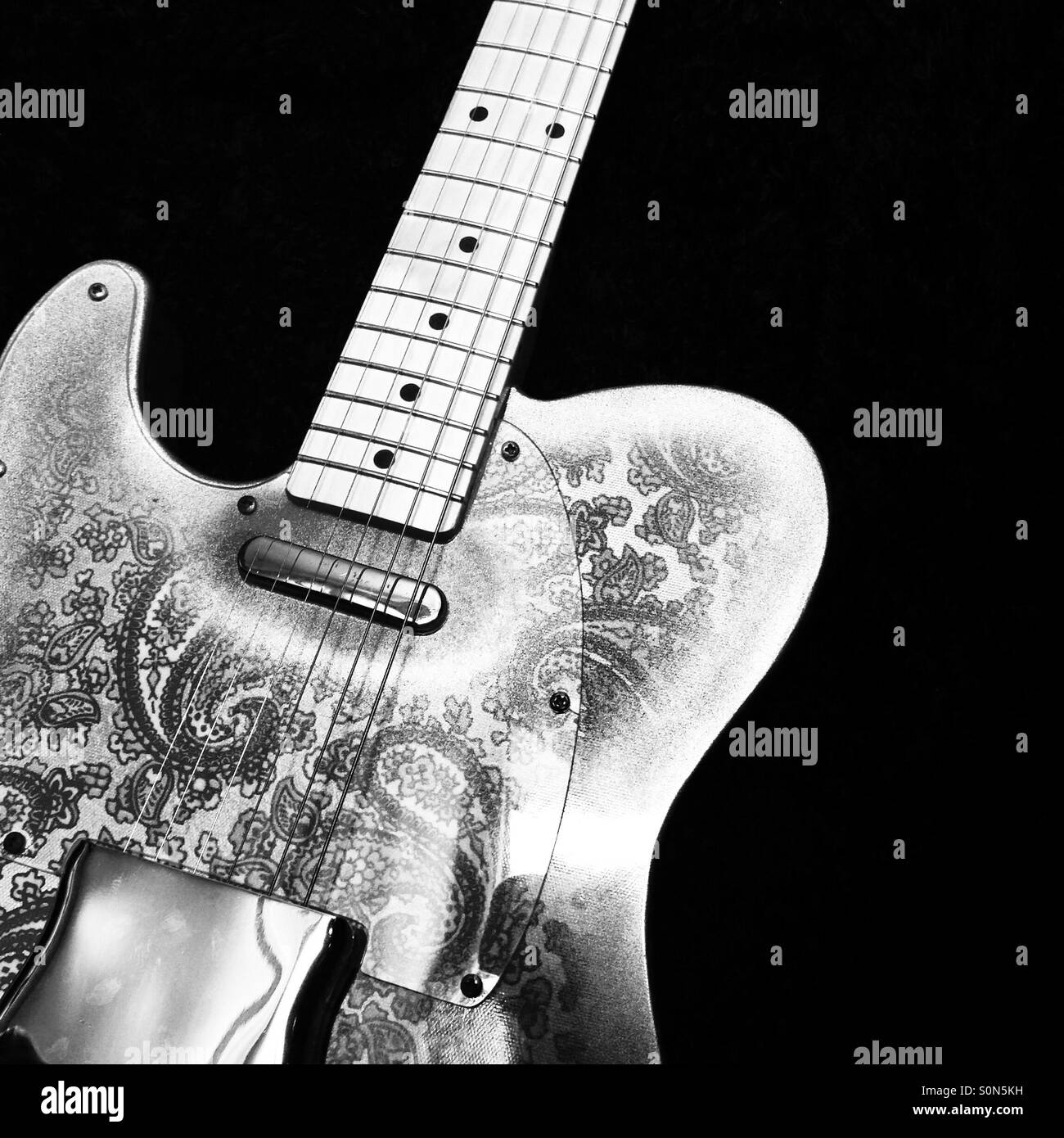 Paisley-Gitarre - Smartphone-aufgenommenes Stockfoto