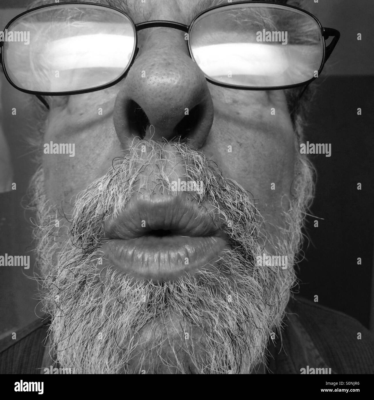 Mann, im Alter von 64, mit Bart Stockfoto
