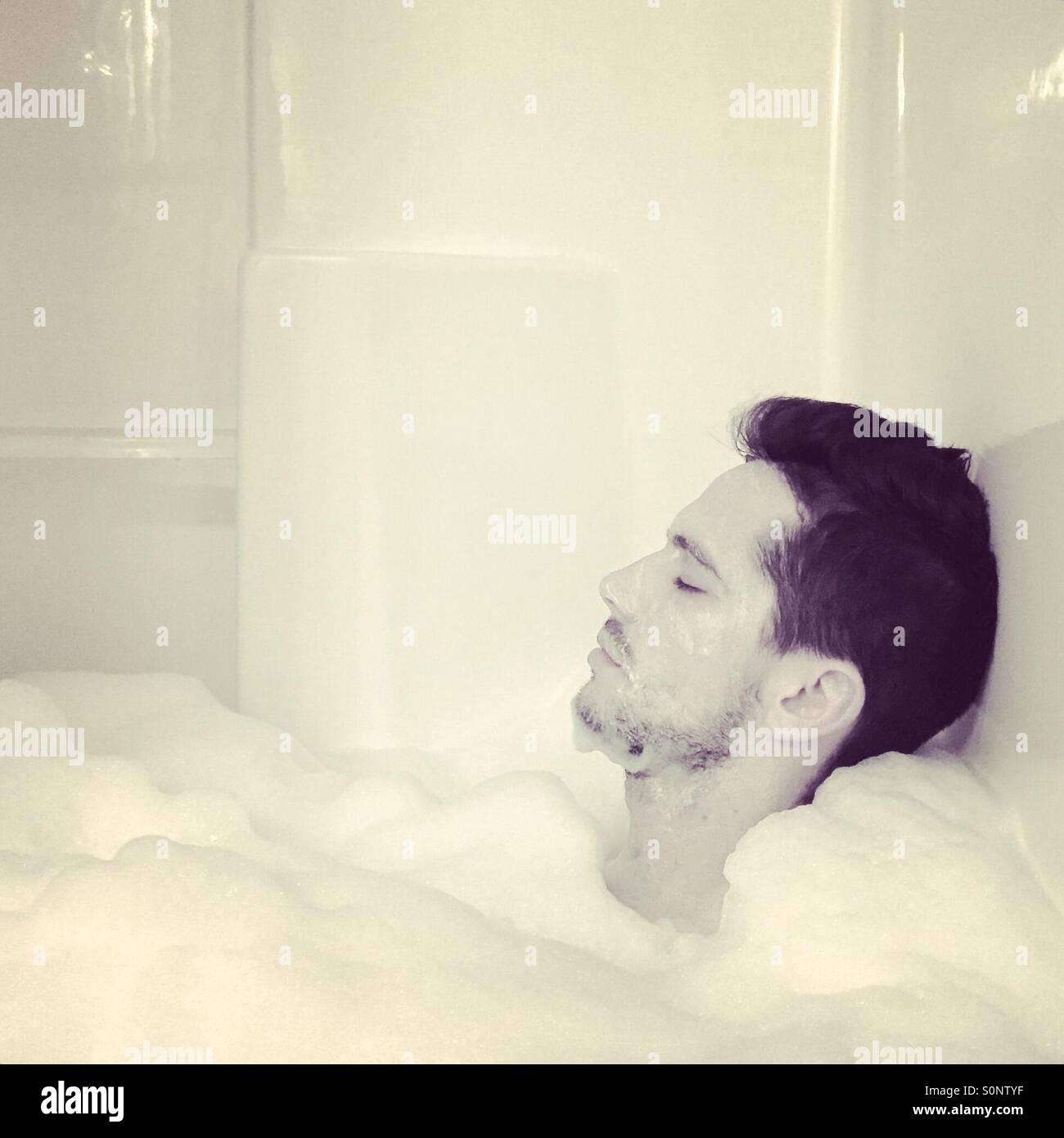 Nick in der Badewanne. Stockfoto