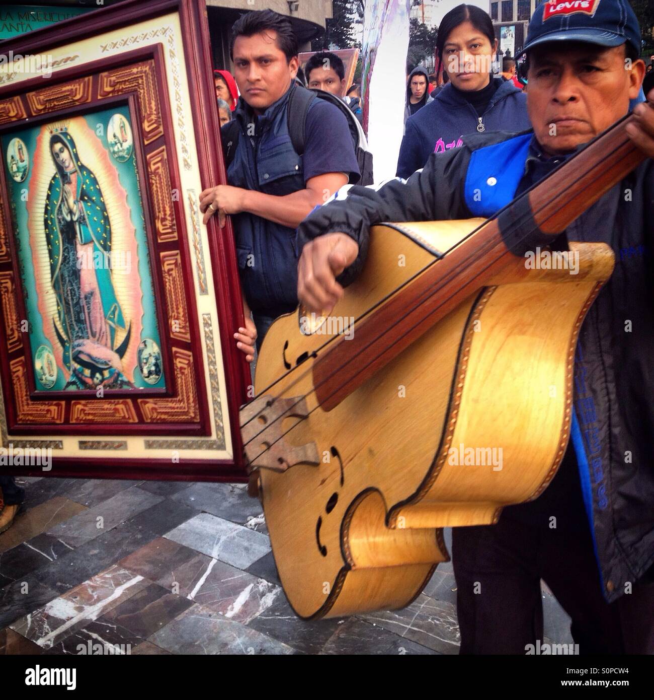 Mexican Bass Guitar Stockfotos und -bilder Kaufen - Alamy