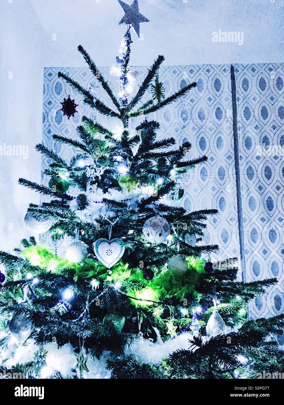Geschmückten und beleuchteten Weihnachtsbaum Stockfoto