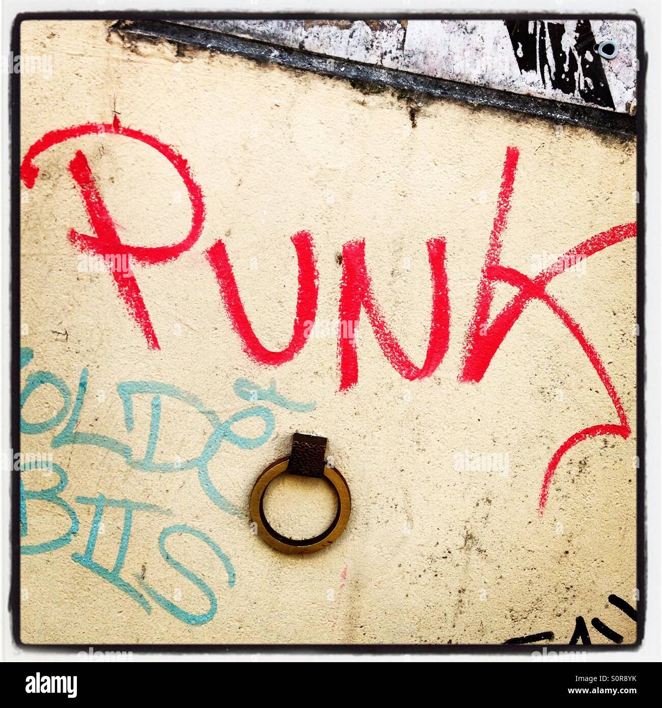 Graffiti an einer Wand in Paris - Smartphone-aufgenommenes Stockfoto