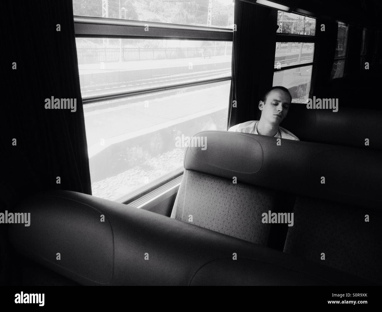 Schlafen im Zug Stockfoto