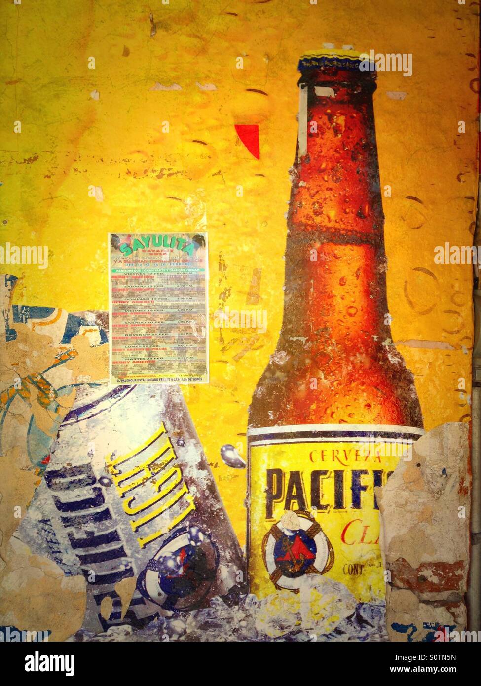 Wand Werbung für Pacifico Bier zerfallen. Sayulita, Mexiko. Stockfoto