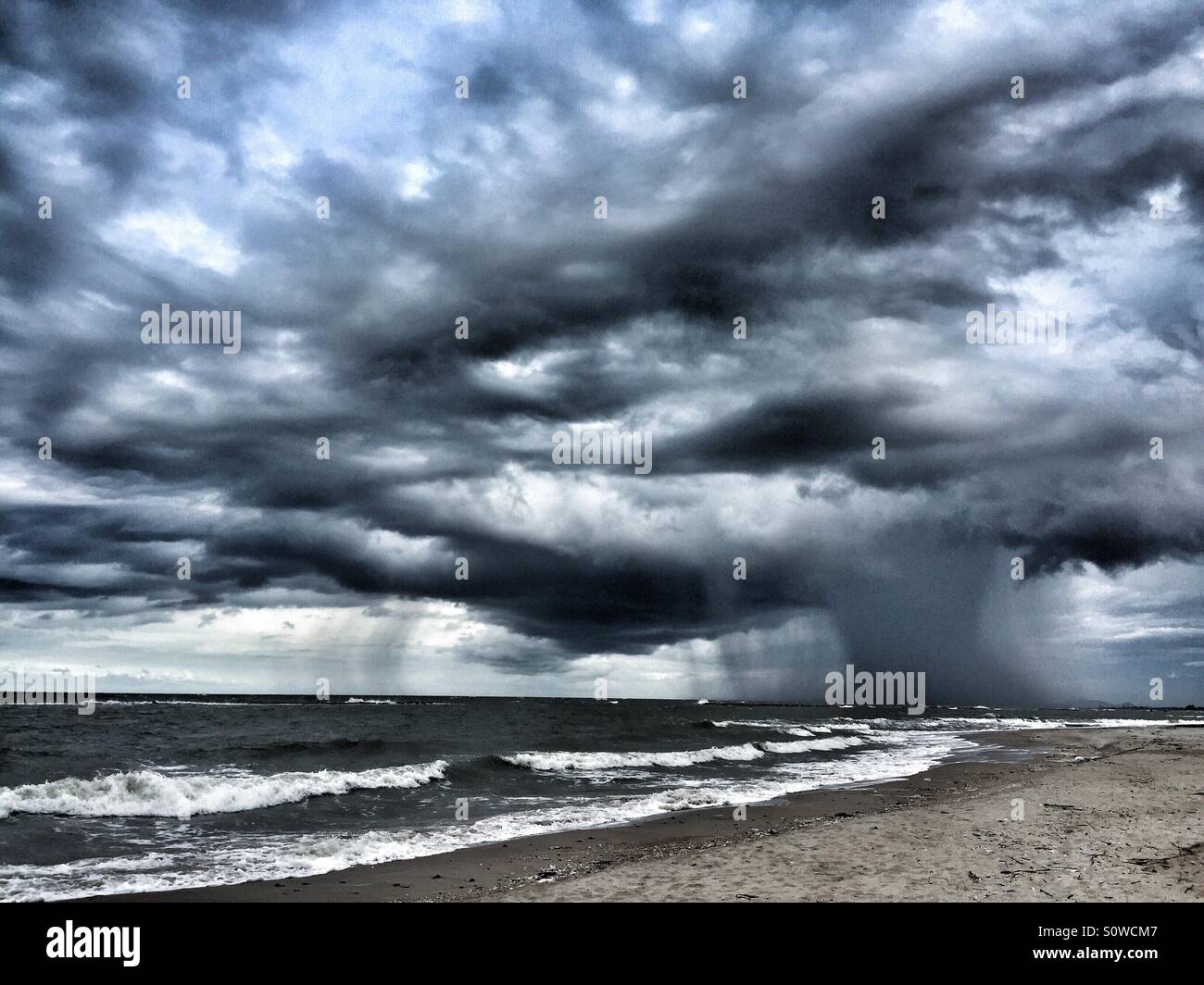 Sturm am Strand Stockfoto
