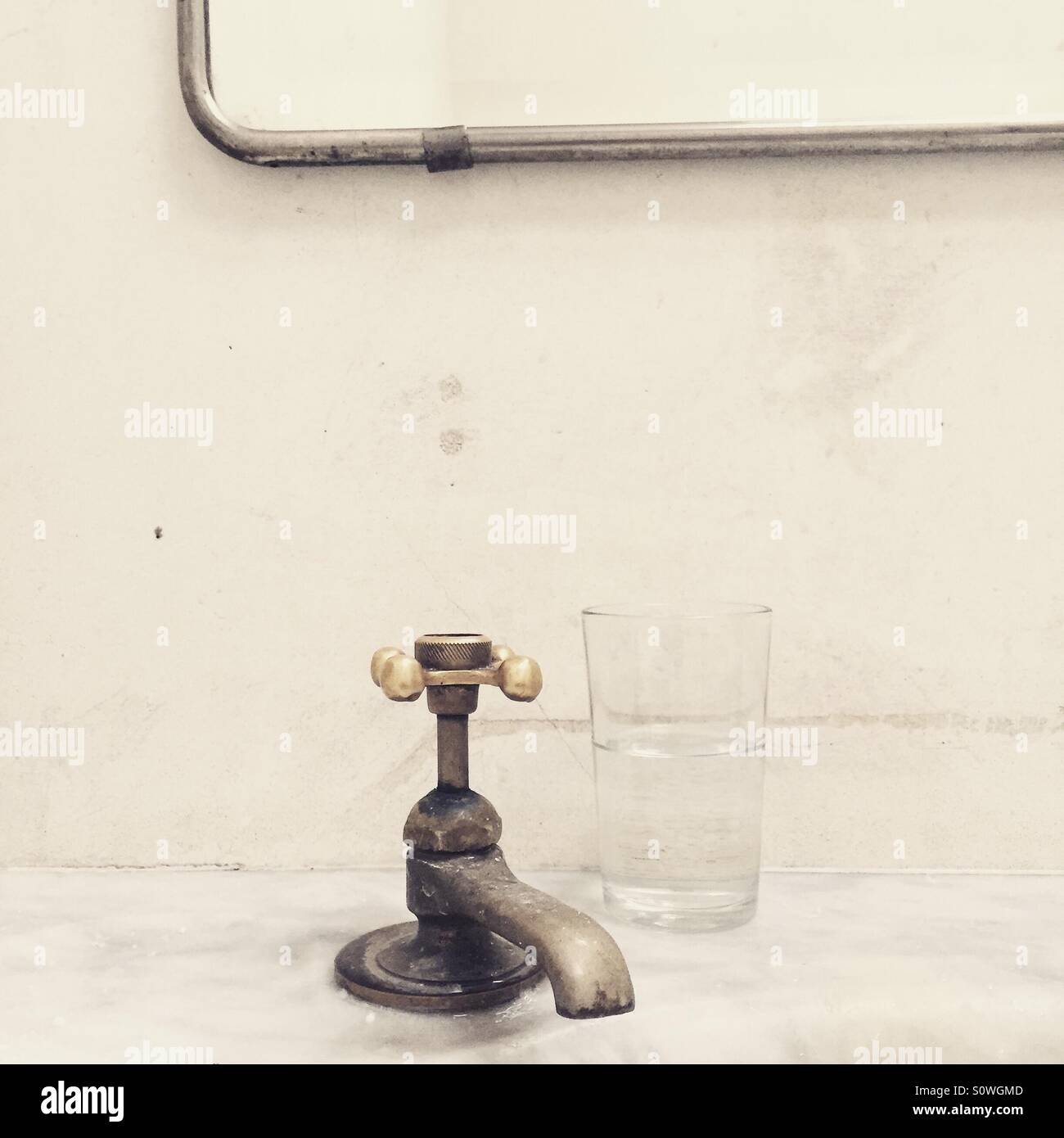 Vintage Badezimmer Wasserhahn Stockfoto