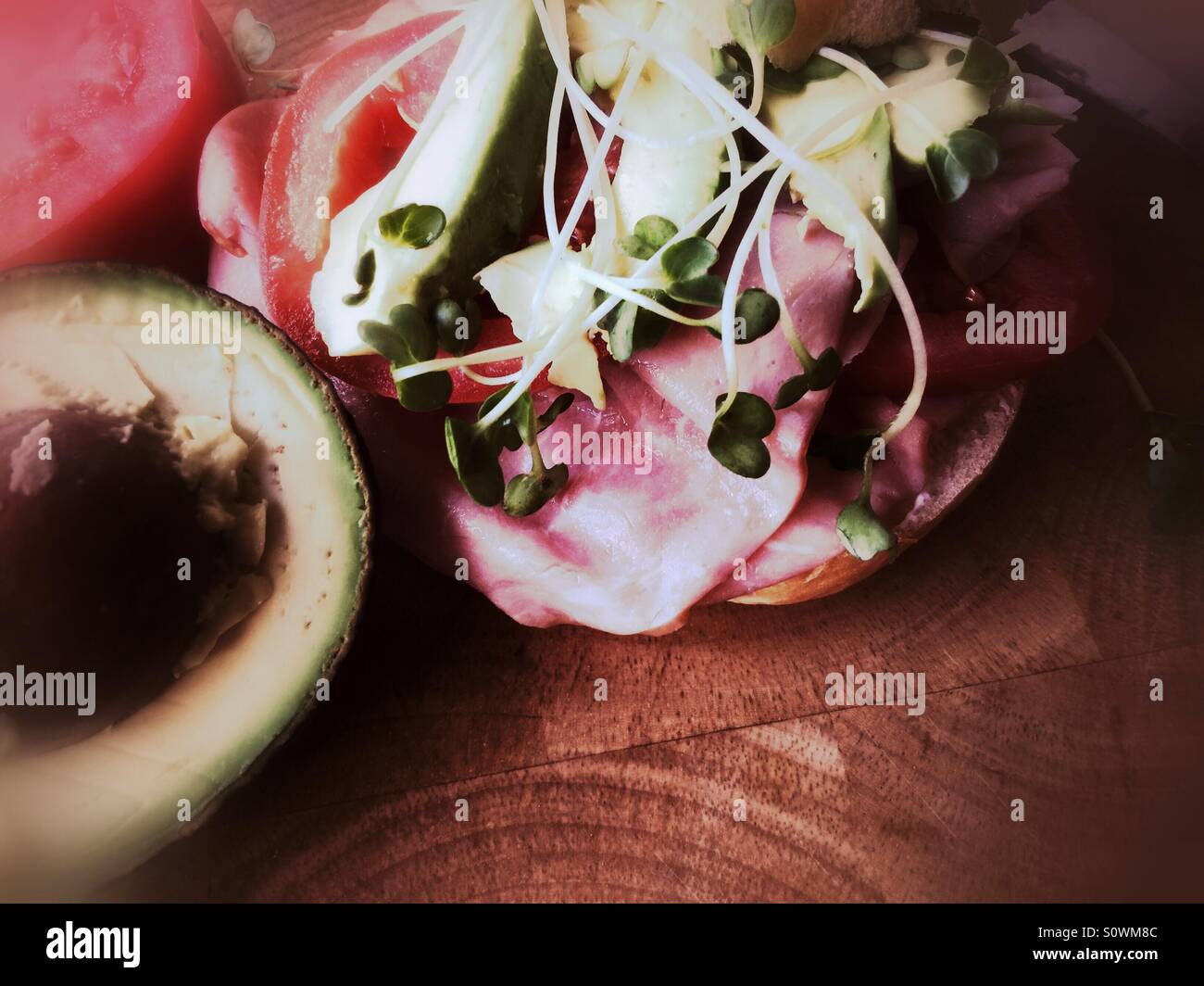 Schinken-Sandwich mit avocado Stockfoto