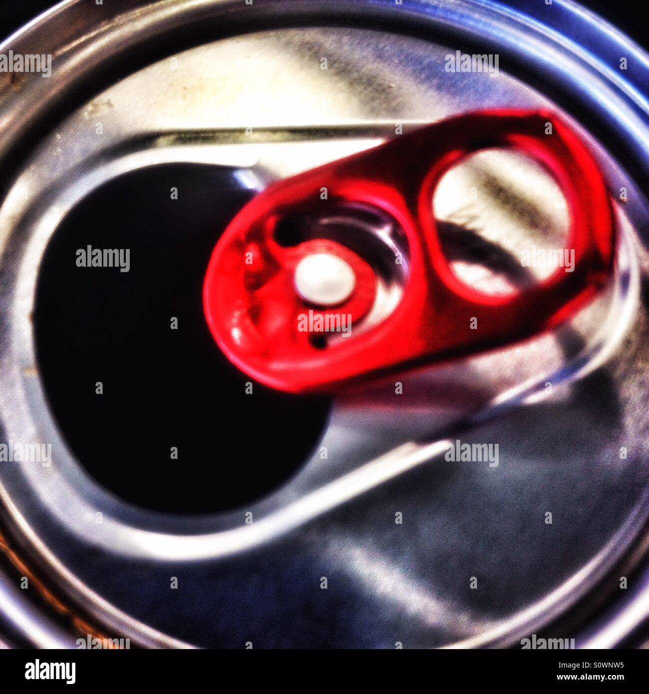 Oben ein alkoholfreies Getränk kann. - Smartphone-aufgenommenes Stockfoto