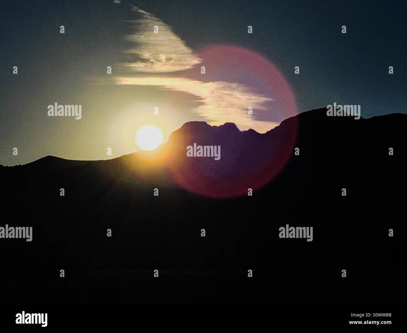 Sonnenaufgang in Beatty, Nevada, bekannt als das "Tor zum Death Valley". - Smartphone-aufgenommenes Stockfoto