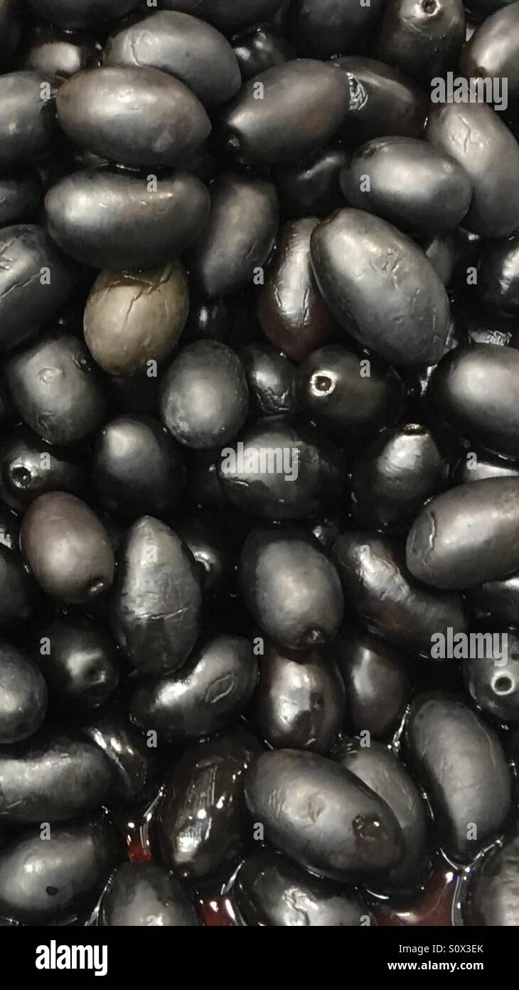 Große schwarze Oliven aus Sizilien Italien Stockfoto
