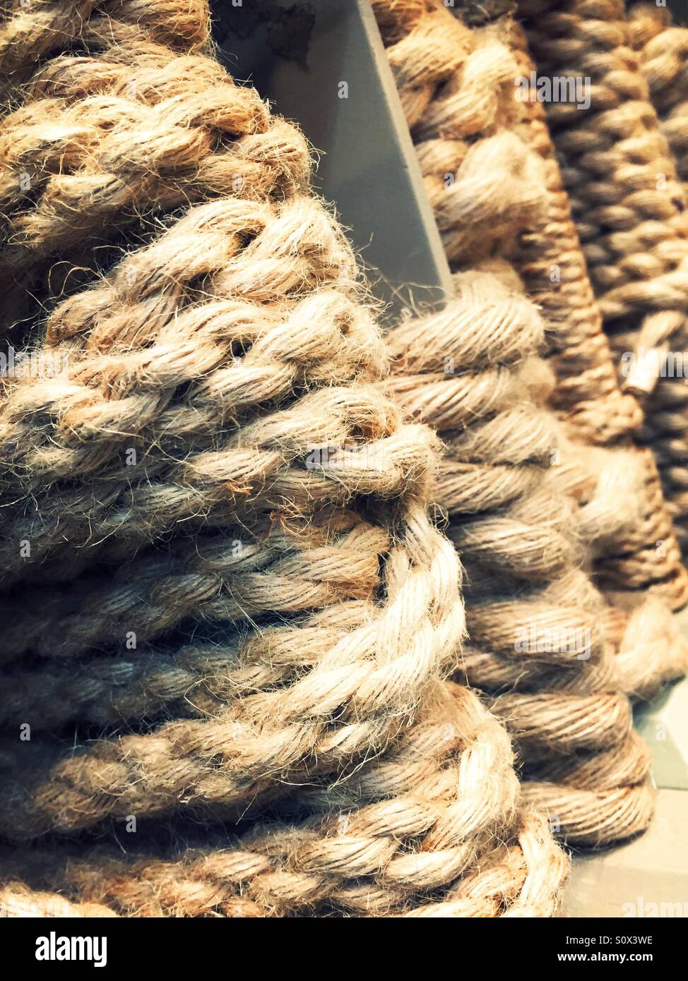 Geflochtener Jute Seil - Smartphone-aufgenommenes Stockfoto