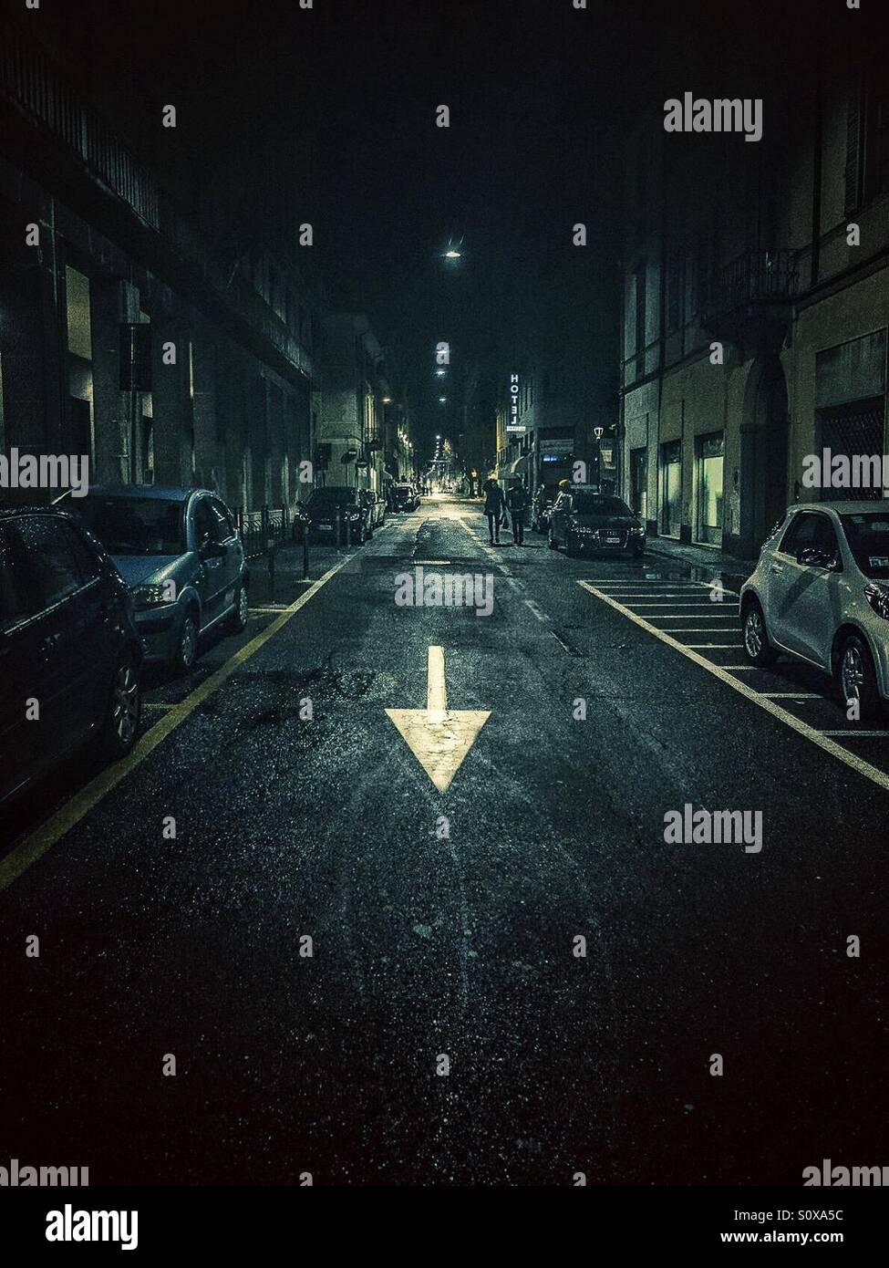 Stadt bei Nacht - Smartphone-aufgenommenes Stockfoto