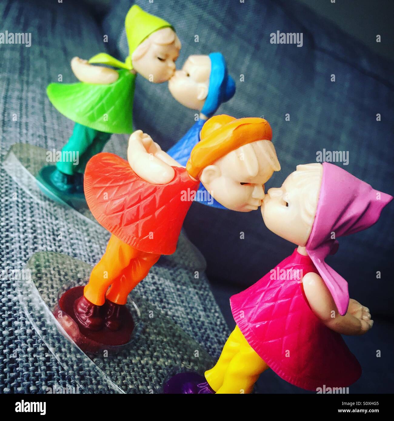 Küssende Puppen II Stockfotografie - Alamy