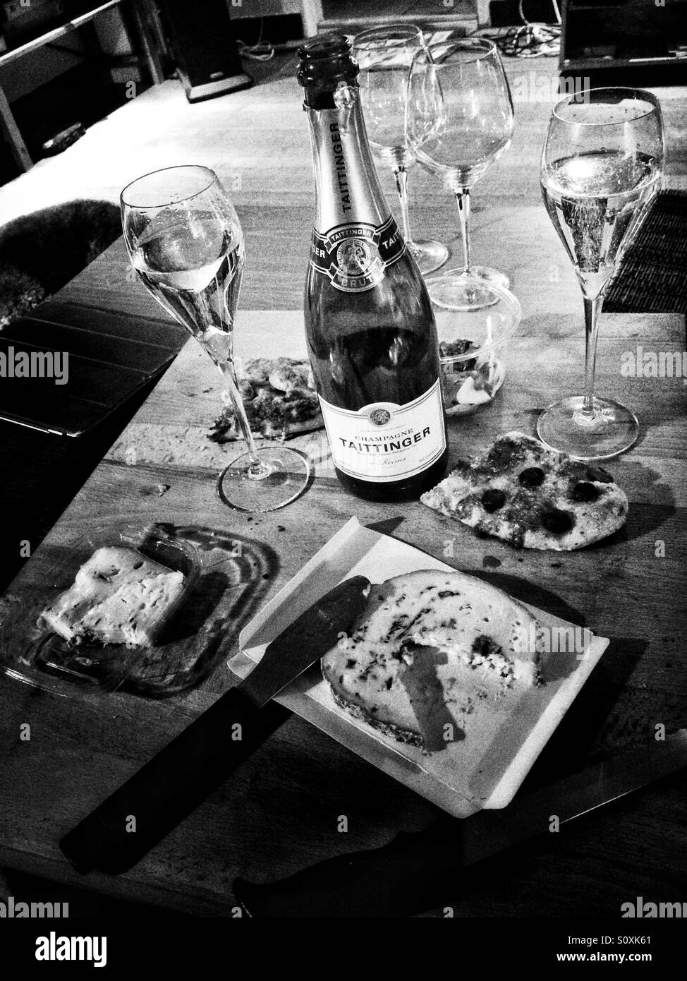 Champagner Celebration mit Käse und pizza Stockfoto