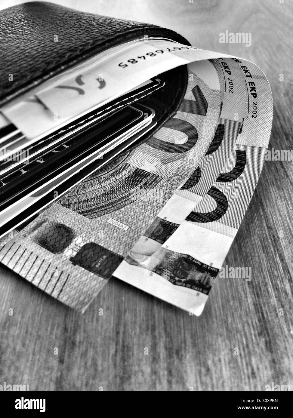 Brieftasche mit Euro-Banknoten Stockfoto