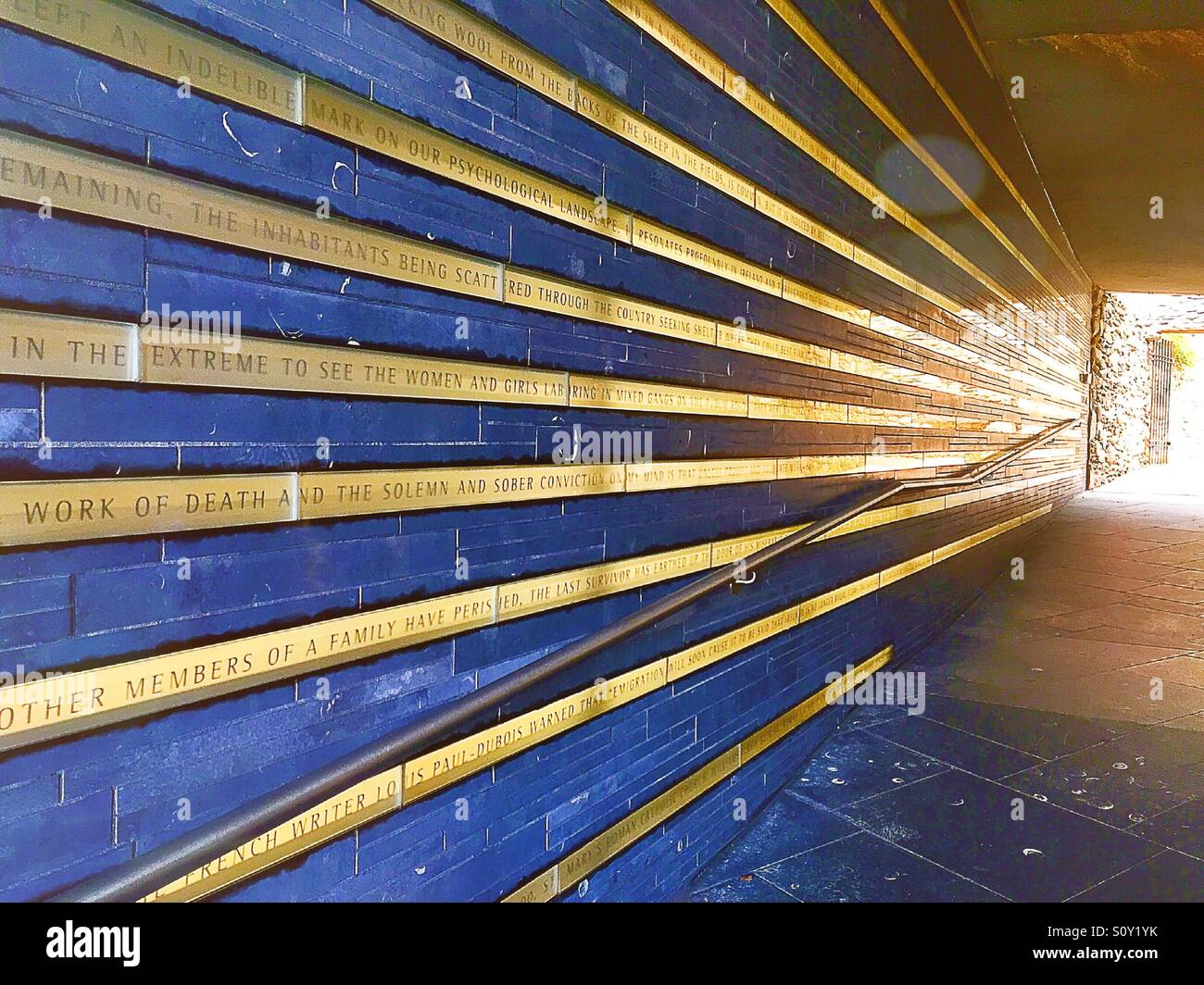 Eingangshalle für das irische Hunger-Denkmal im Zentrum von New York City Stockfoto