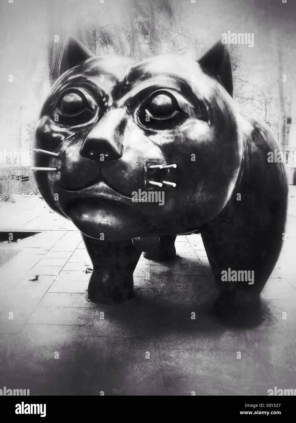 Katze-Skulptur in Barcelona, Spanien - Smartphone-aufgenommenes Stockfoto