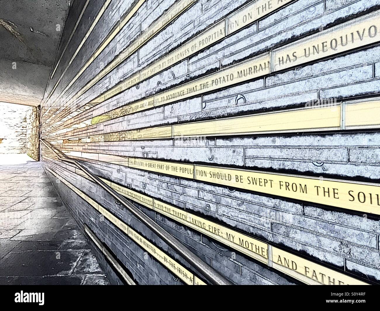 Eingang-Gehweg für das irische Hunger-Denkmal in der Innenstadt von New York City, USA Stockfoto