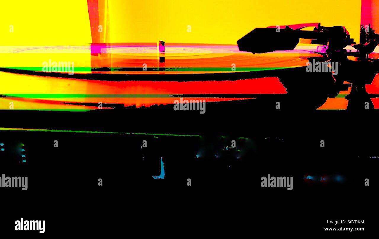 Vinyl-Schallplatte in satten Farben - Smartphone-aufgenommenes Stockfoto