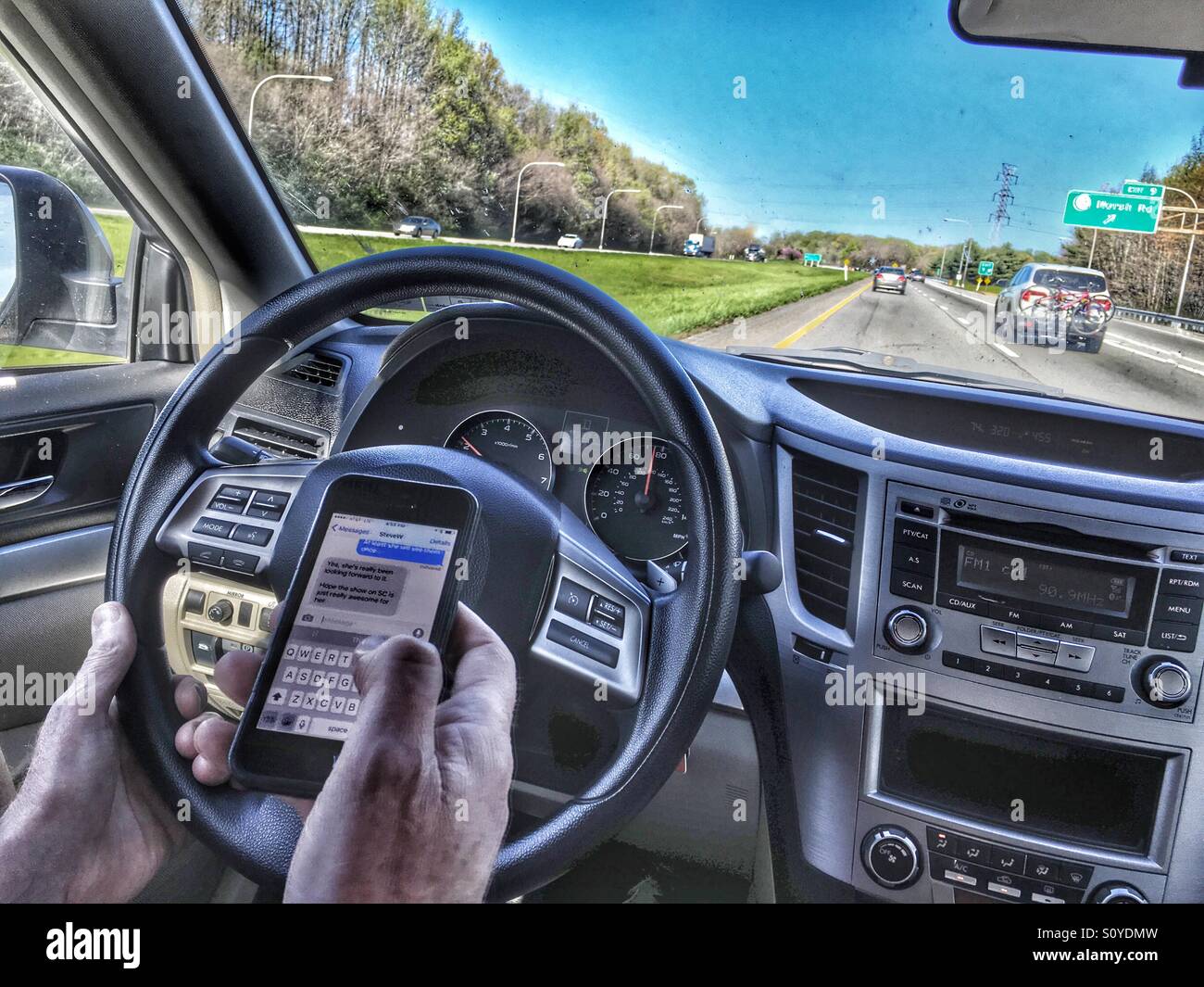 SMS und fahren Stockfoto