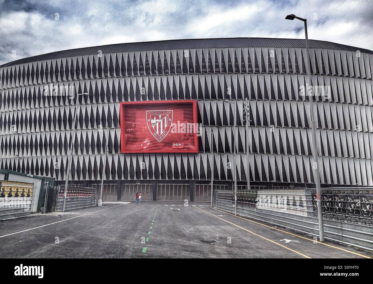 Blick auf San Mames Fußballstadion in Bilbao, Spanien - Smartphone-aufgenommenes Stockfoto