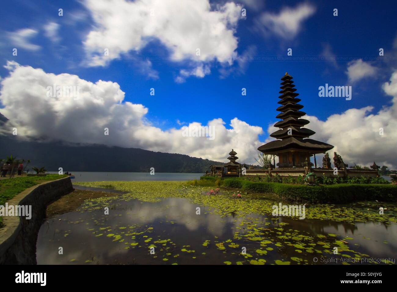 Pura Ulun Danu Bratan ist große Shivaite und Wasser-Tempel auf Bali, Indonesien. Stockfoto