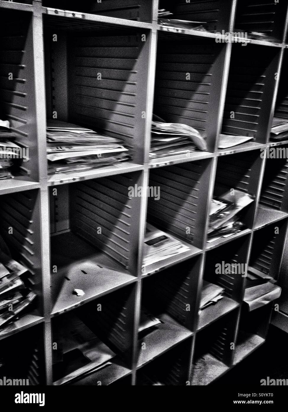 Taube-Löcher für Pfosten auf ein Büro. Stockfoto