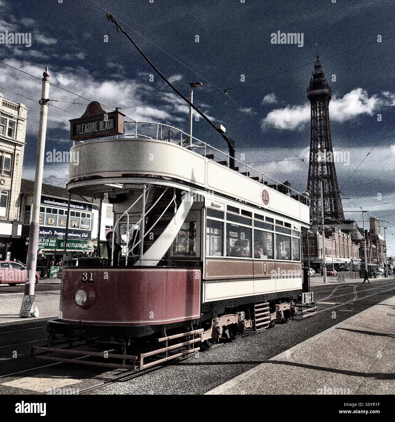 Retro-Straßenbahn Blackpool Promenade Stockfoto