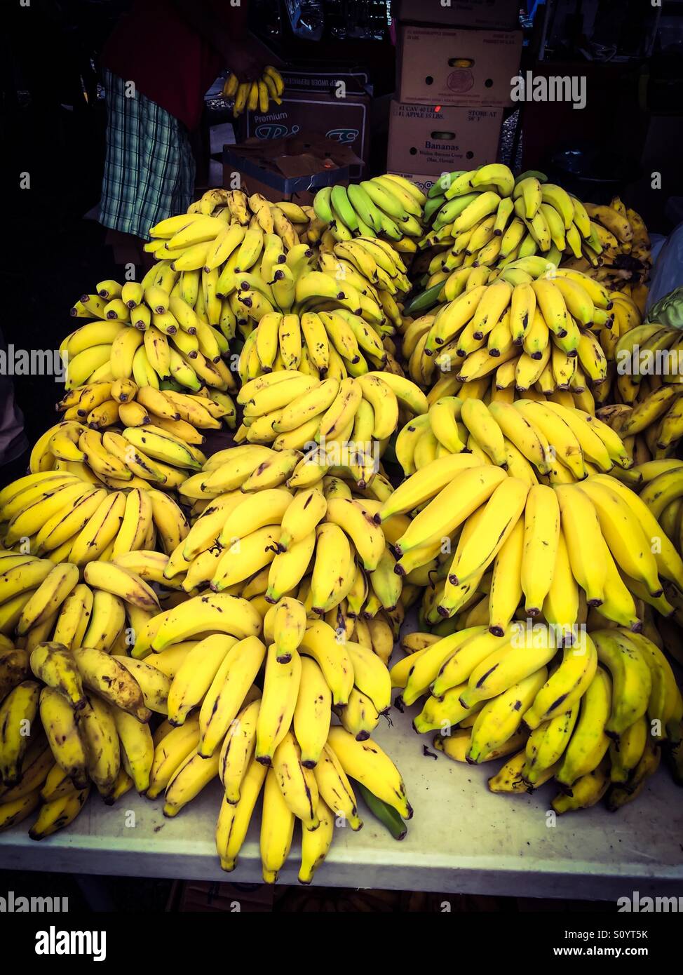 Bio-Apfel-Bananen - Smartphone-aufgenommenes Stockfoto