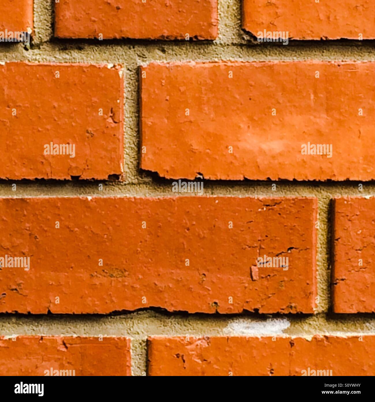 Nahaufnahme einer gemauerten Wand an einem Gebäude - Smartphone-aufgenommenes Stockfoto