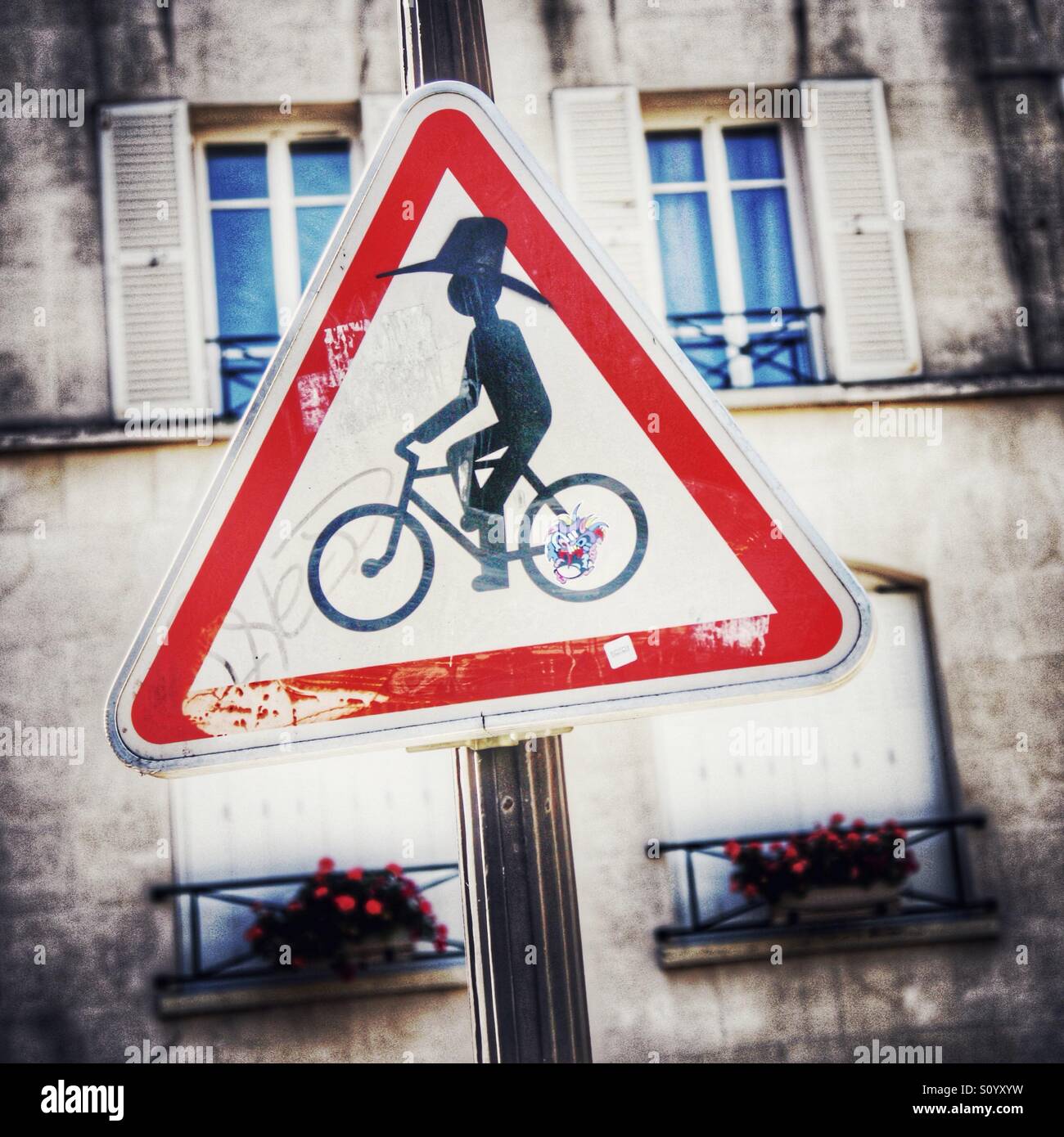 Graffitied kein Radfahren melden Sie Paris Frankreich Stockfoto