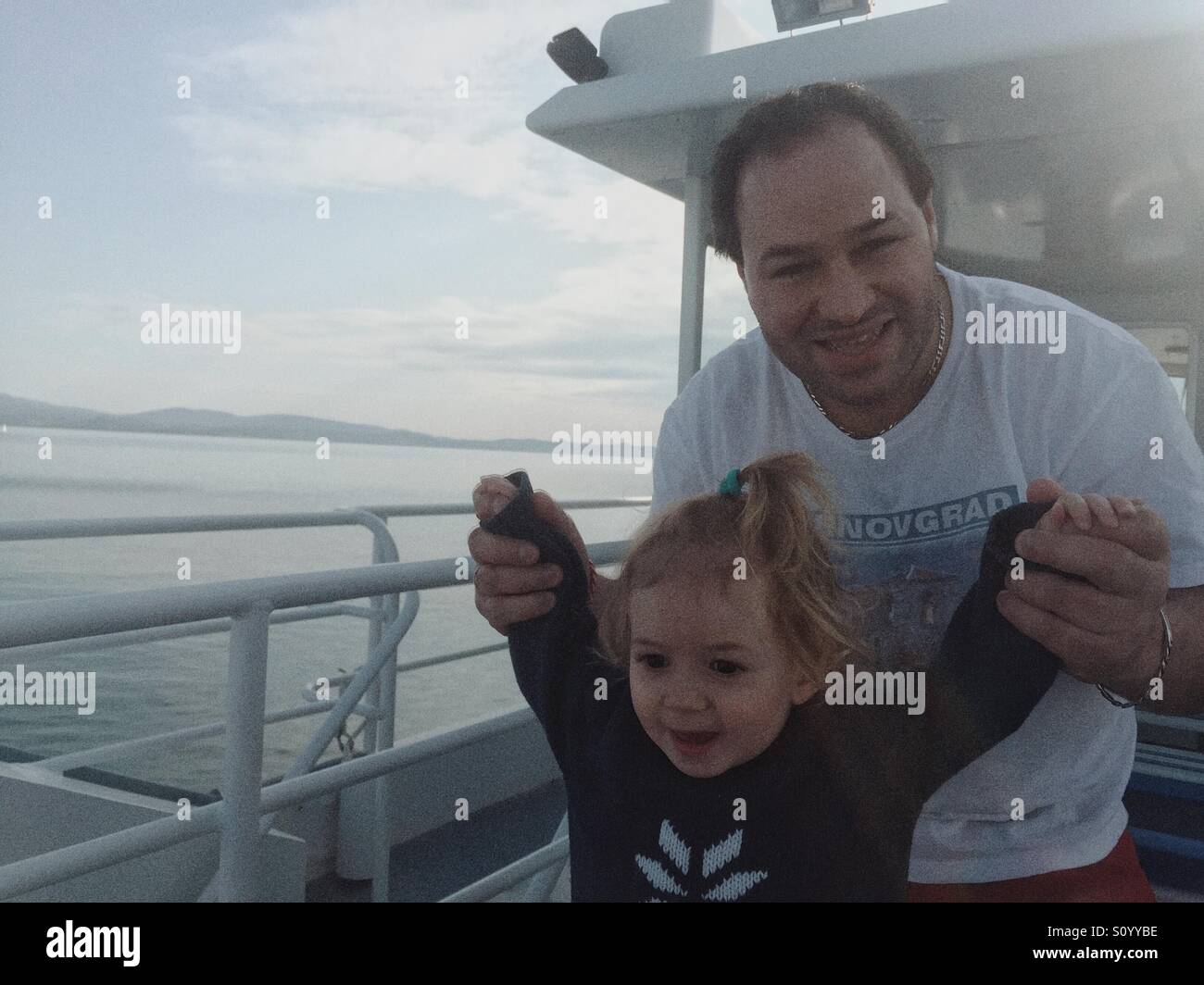 Familienbild in Urlaub - Smartphone-aufgenommenes Stockfoto
