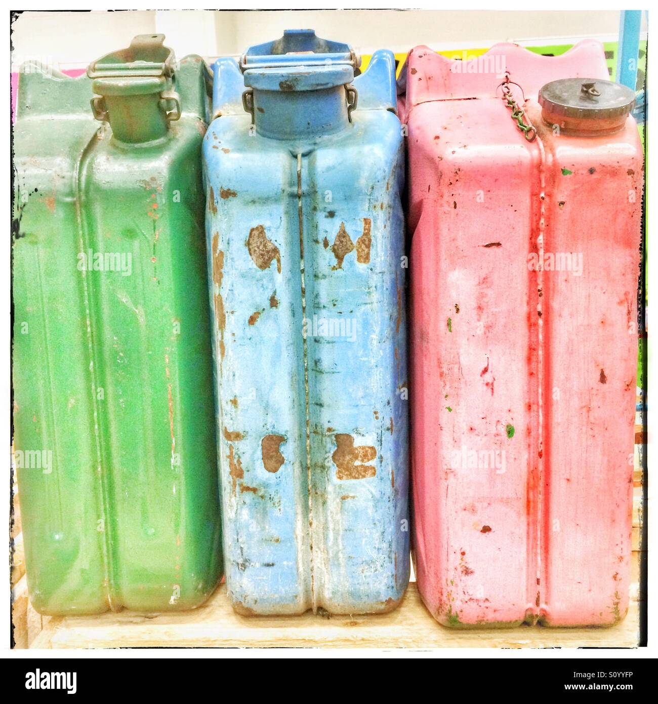 Pastell farbigen Vintage Dosen. Stockfoto