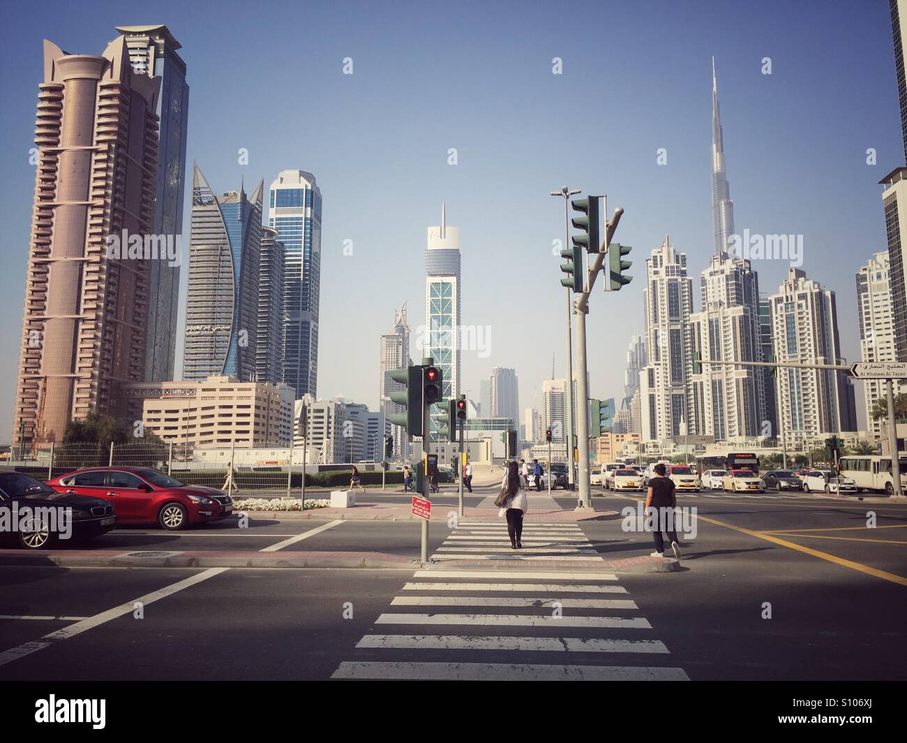 Modernen Dubai Straßenszene Stockfoto