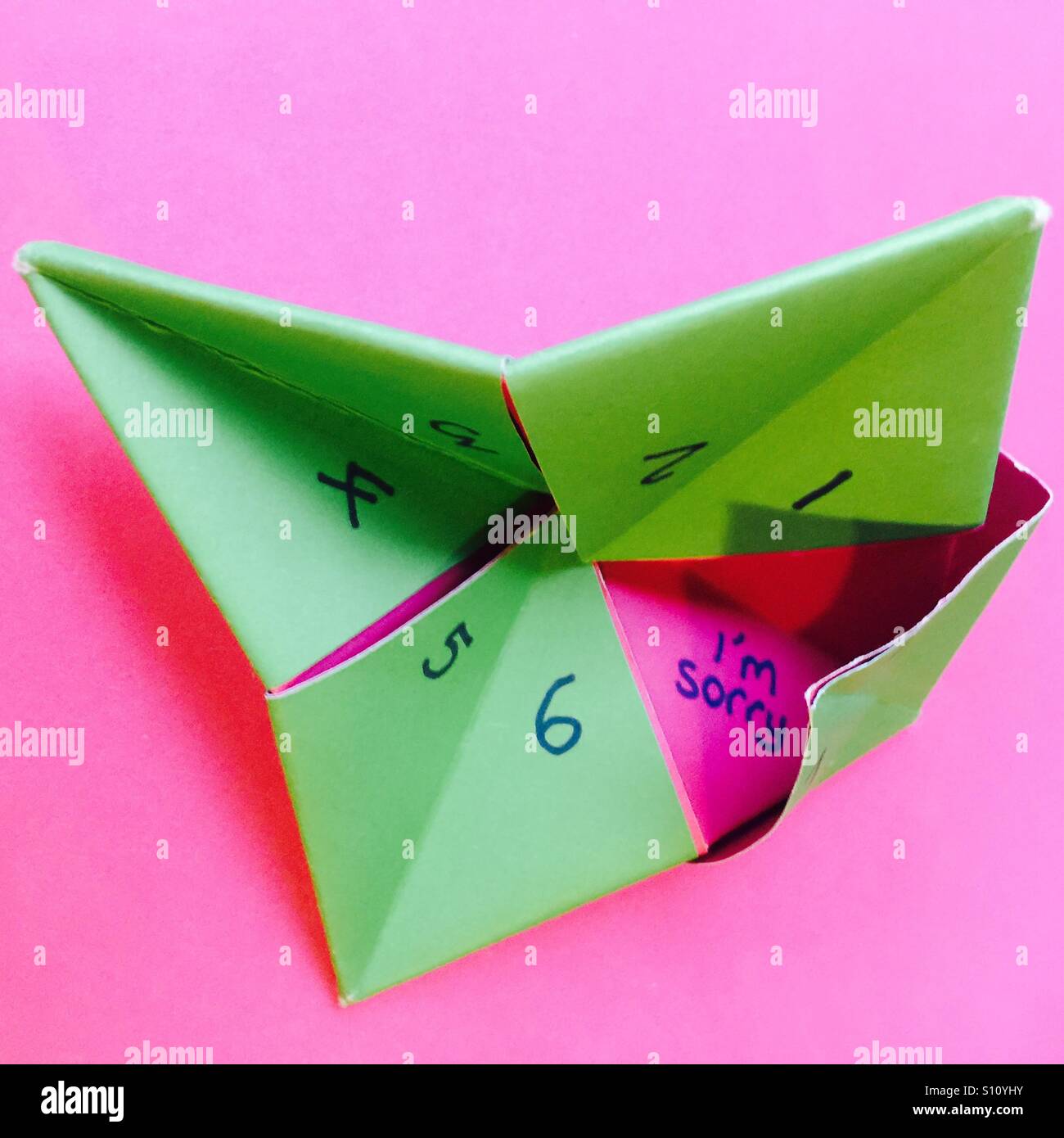 Origami-Wahrsagerin, die besagt, dass tut mir leid Stockfoto