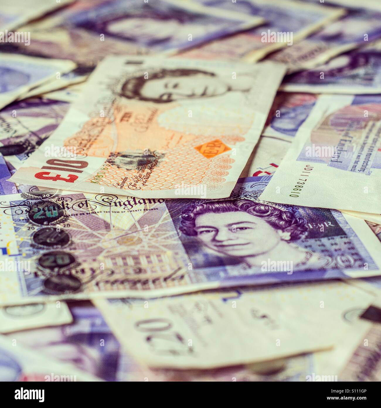 Englischer Sprache Geld Banknoten - Smartphone-aufgenommenes Stockfoto